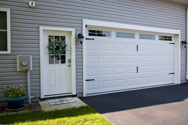 24/7 Emergency Garage Door Panel Replacement experts in Canfield, OH